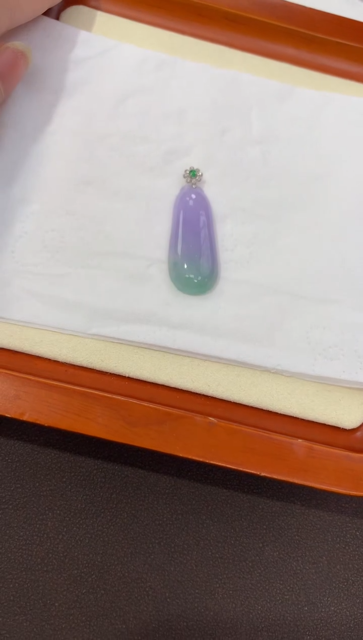 翡翠18K金镶嵌颈饰天然缅甸a货翡翠