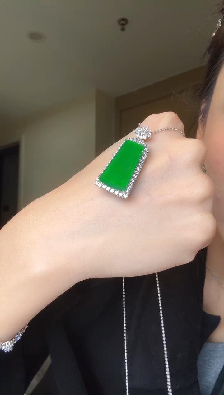 【闪购商品】翡翠吊坠(不含链)银S925镶嵌天然翡翠吊坠