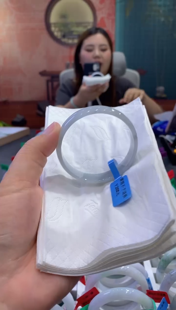 翡翠手镯未镶嵌多人00019294