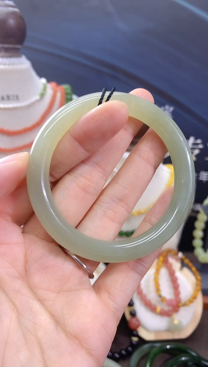 和田玉手镯未镶嵌微瑕需包容圈口联系客服备注 cg