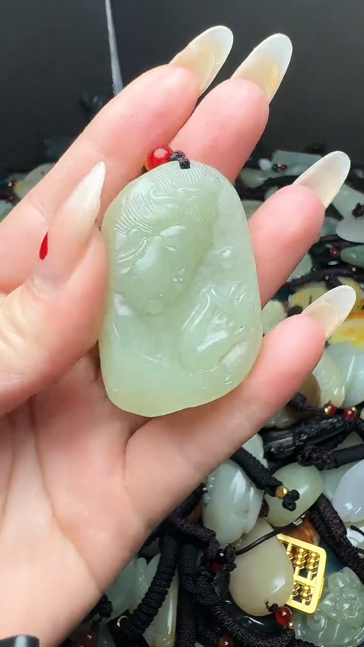 和田玉未镶嵌颈饰1