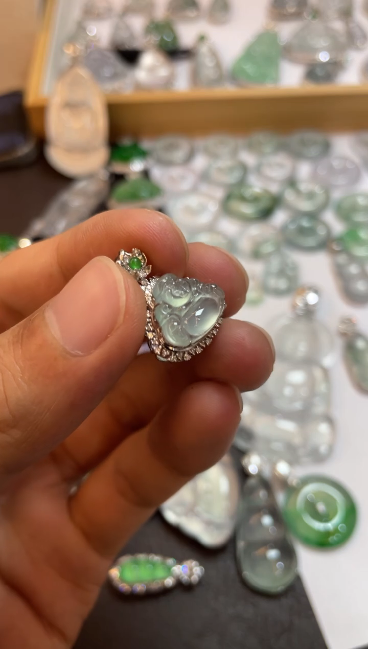 【闪购商品】翡翠吊坠(不含链)18K金镶嵌佛公