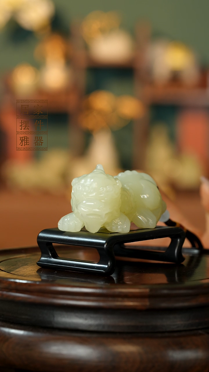 玉《纳福貔貅》摆件