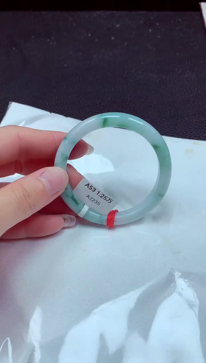 【闪购商品】翡翠手镯未镶嵌镯子53+