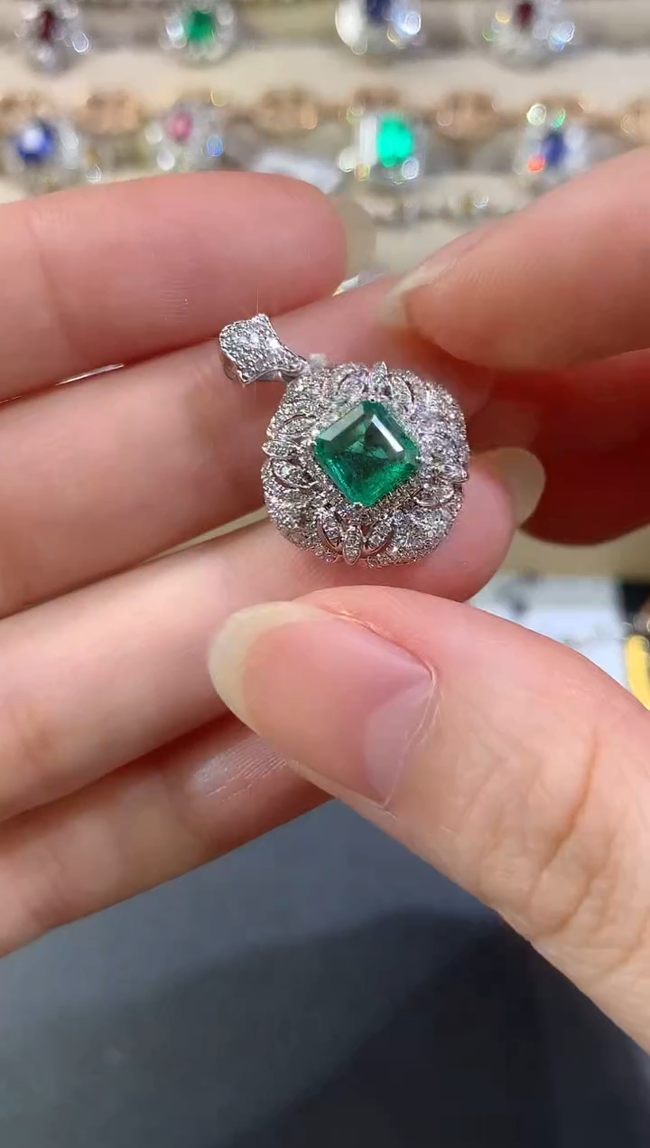 18K金镶嵌吊坠(不含链)祖母绿D502|9800