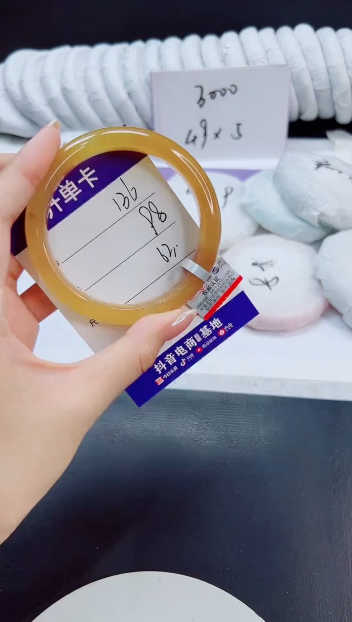 未镶嵌手镯石英质玉136/63  HL