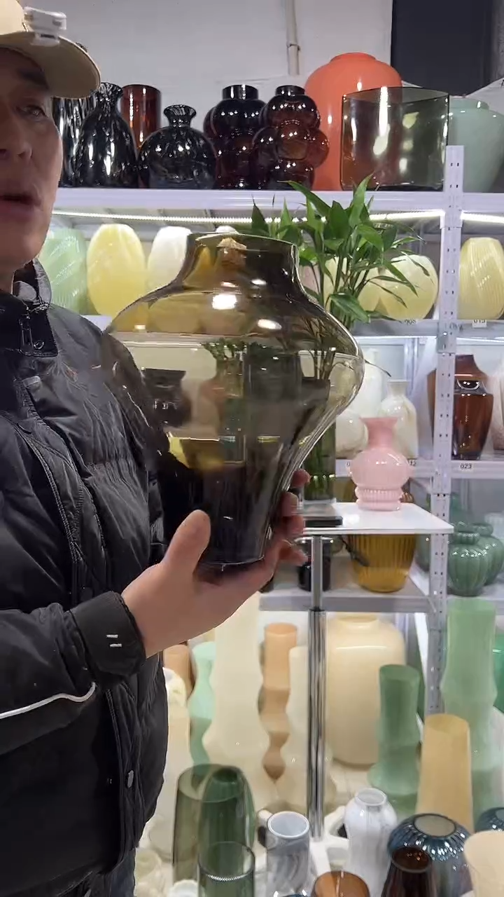 棕色飞碟花瓶微瑕介意勿拍