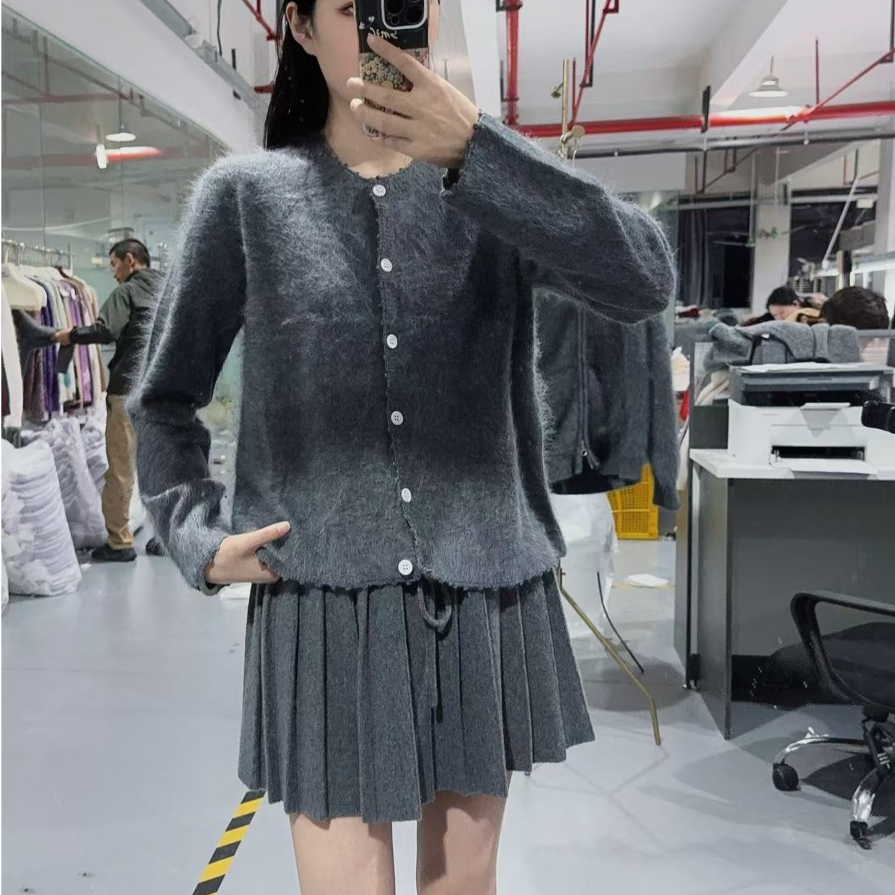 2025【炸总精选】丝羊绒拉毛时尚圆领百搭针织套头衫CL039