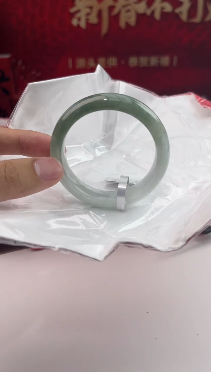 【闪购商品】翡翠手镯未镶嵌8翡翠手镯（微瑕）