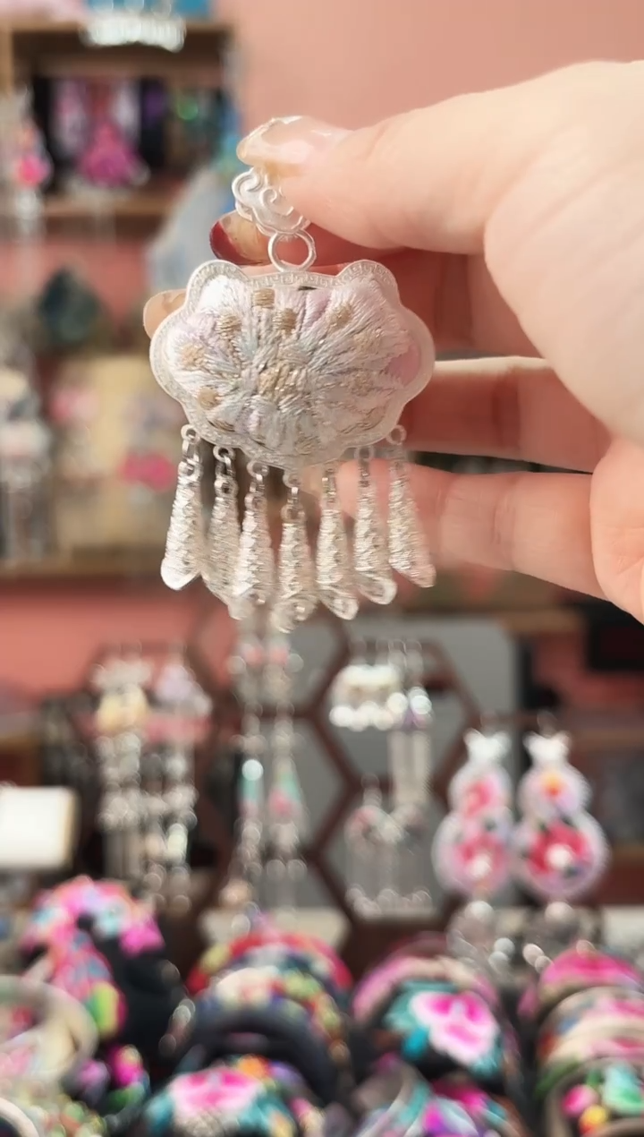 艺枝独绣手工饰品130