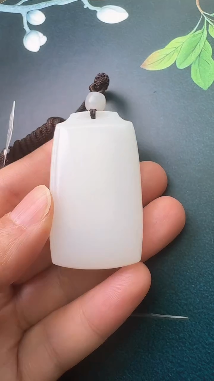 颈饰未镶嵌和田玉吊坠