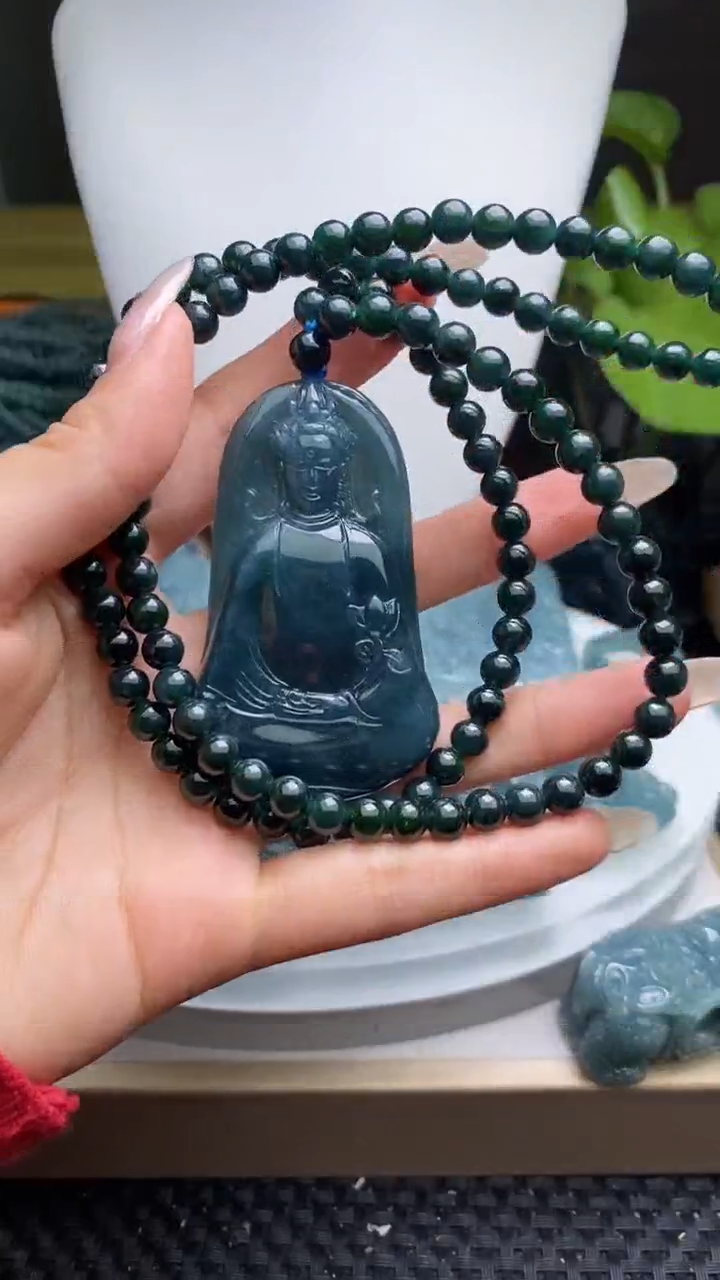 翡翠未镶嵌颈饰         