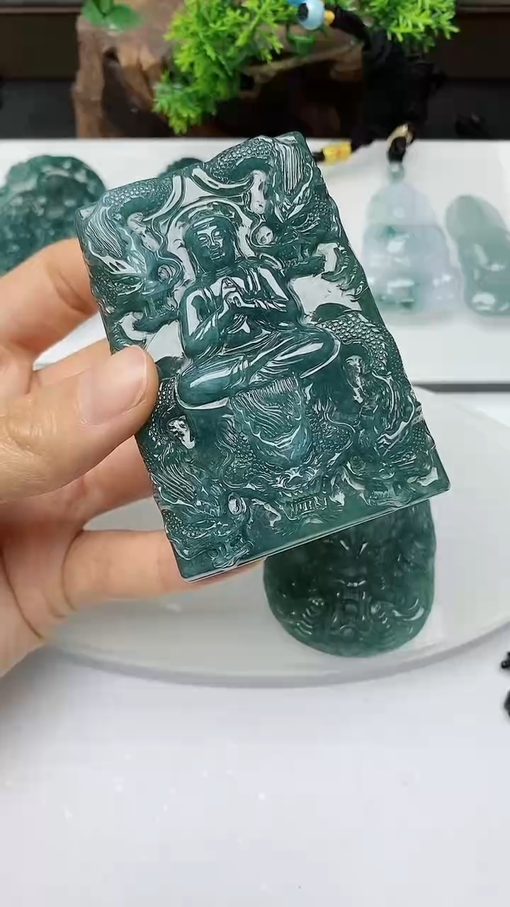 【闪购商品】翡翠颈饰未镶嵌          