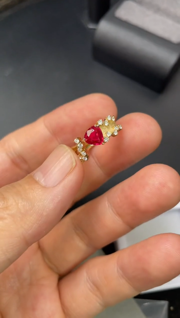 【闪购商品】尖晶石戒指18K金镶嵌绝地武士尖晶石戒指