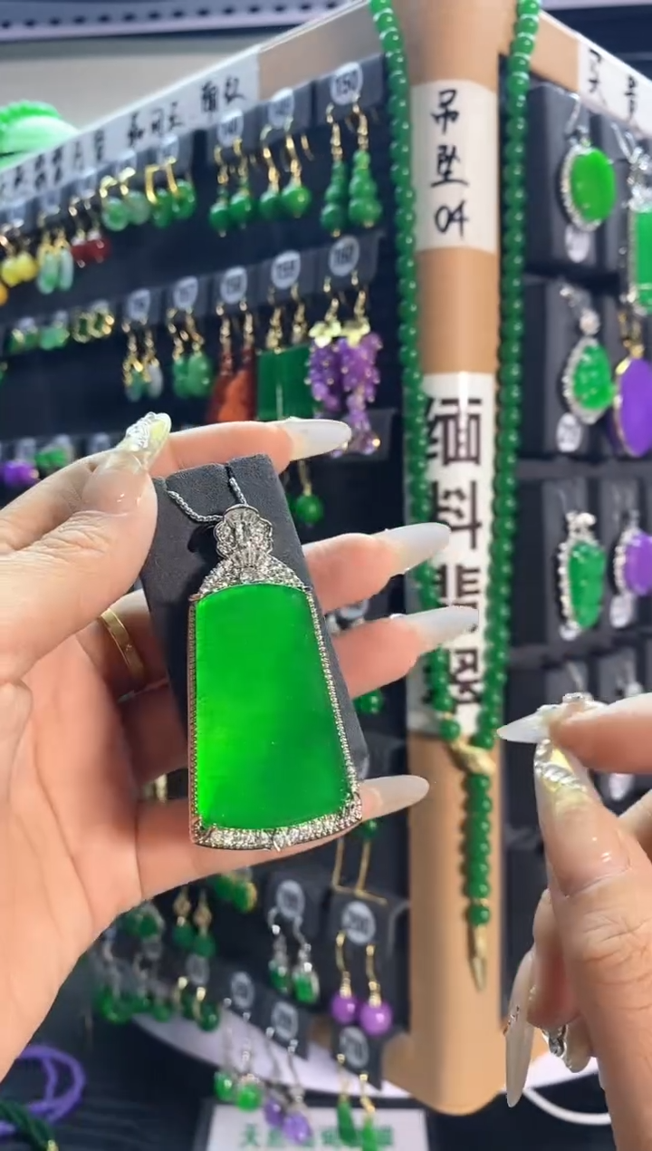 【闪购商品】翡翠颈饰银S925镶嵌238...