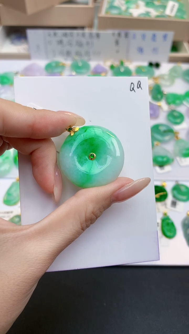 颈饰18K金镶嵌翡翠天然缅甸A货翡翠