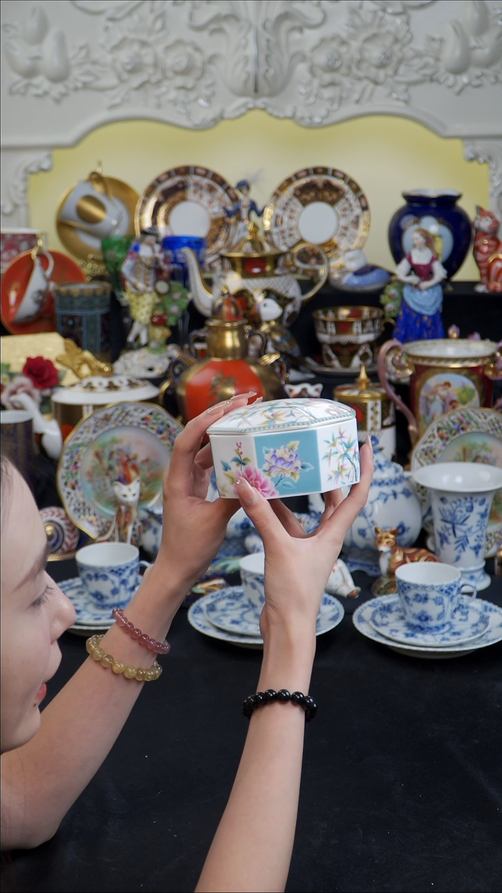 瓷婷婷中古器物如图所示