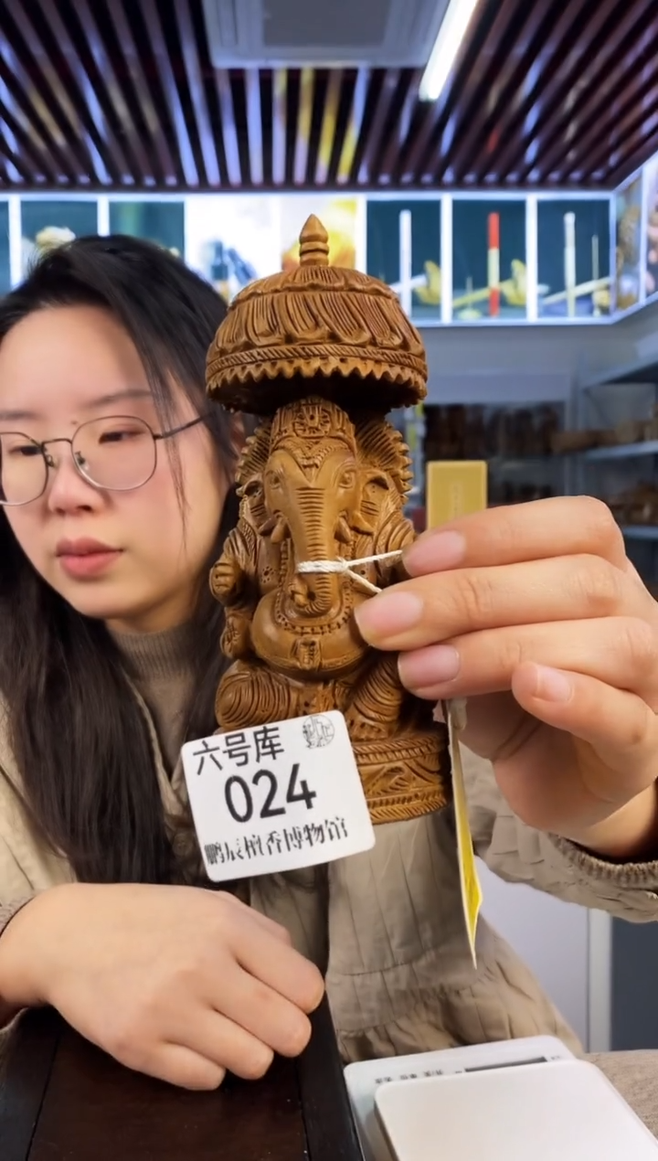 【闪购商品】檀香木六号库024-工艺品象神171克