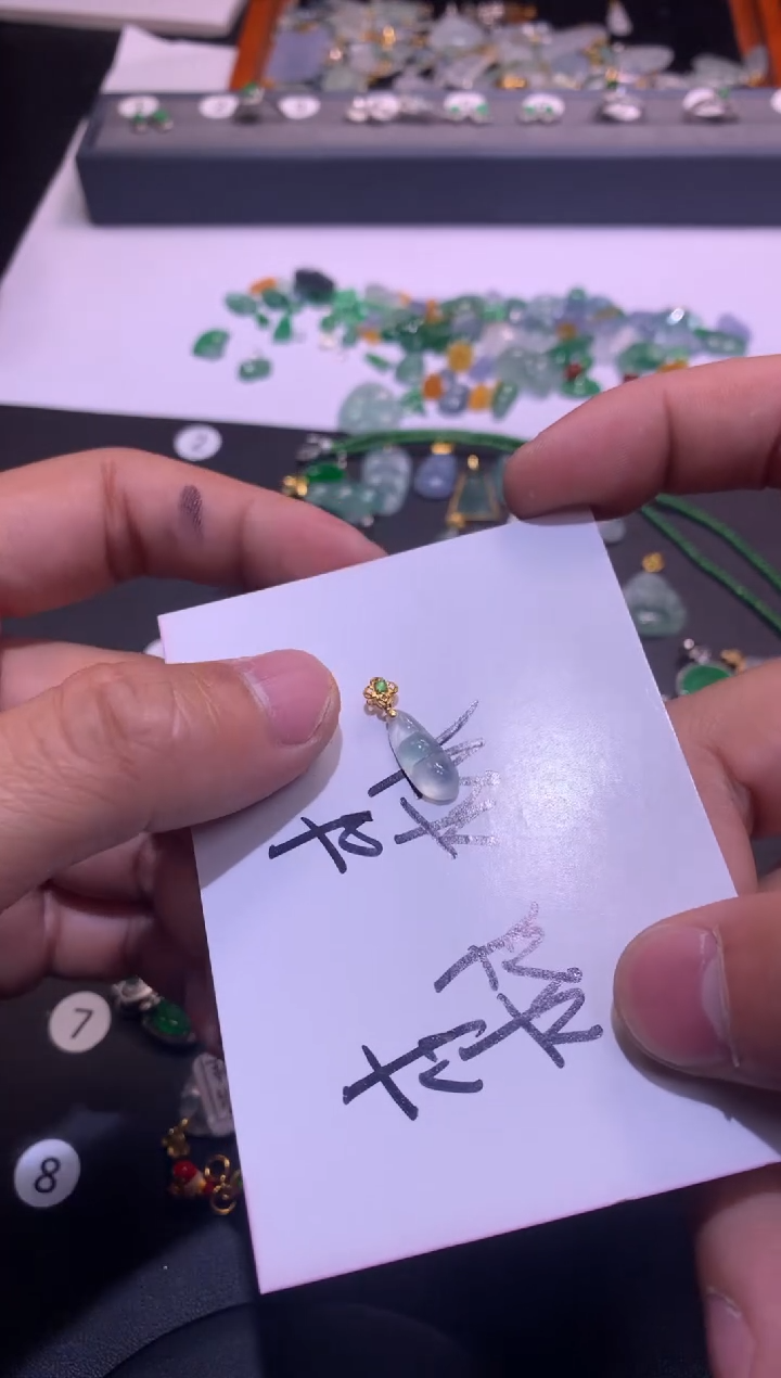 【闪购商品】翡翠吊坠(不含链)18K金镶嵌1
