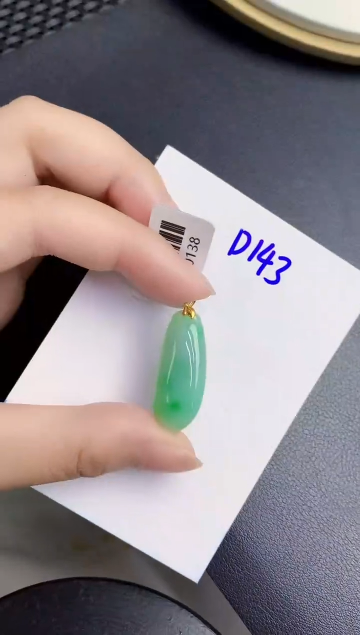 翡翠18K金镶嵌颈饰000000000