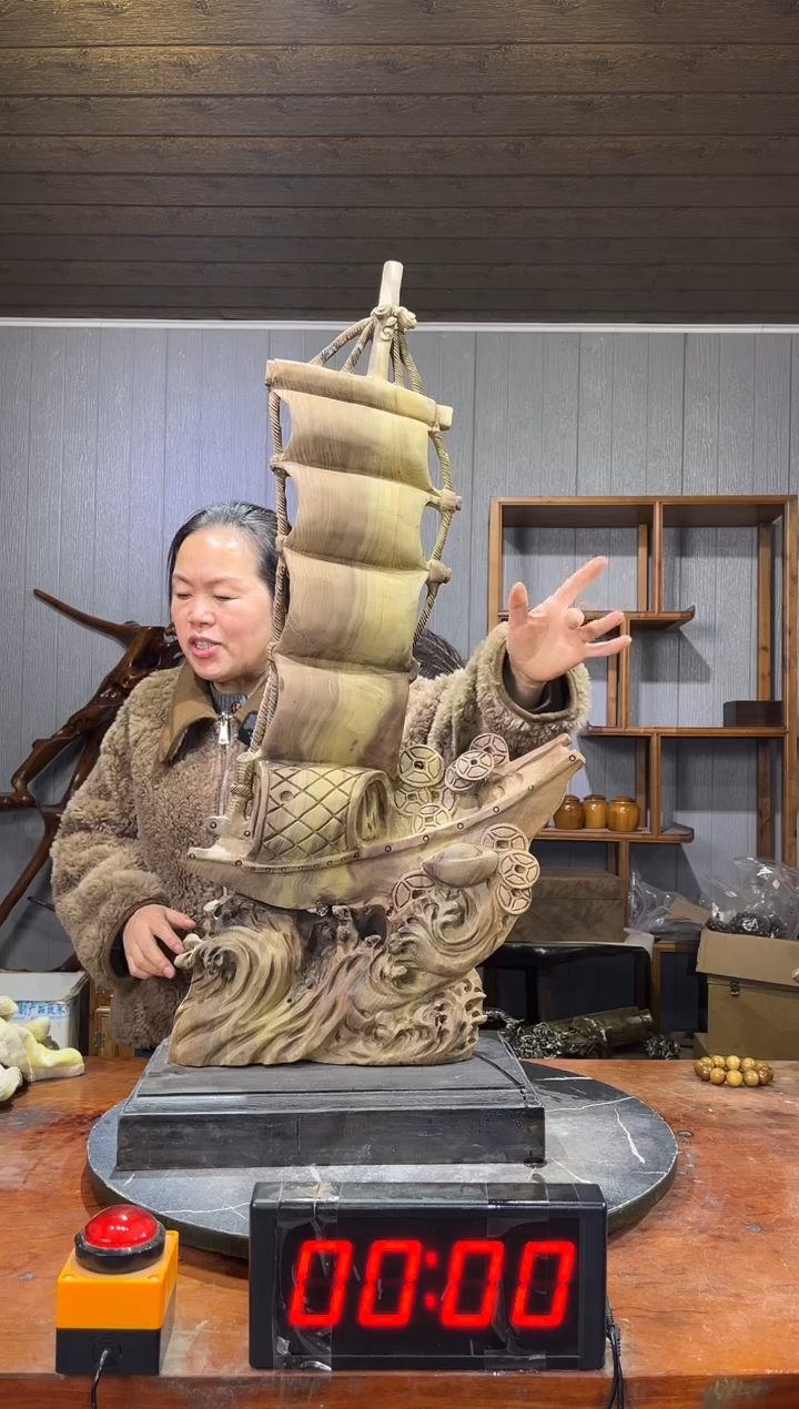 金丝楠下****哥阴沉木一帆风顺摆件