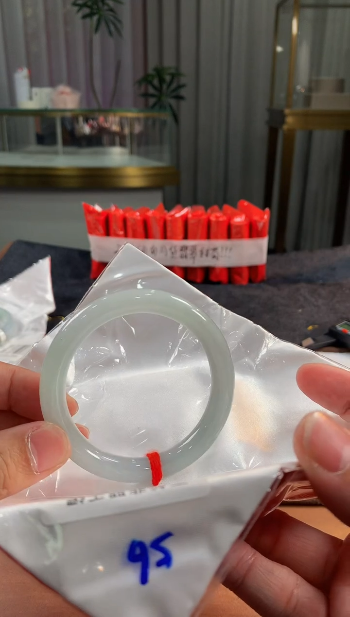未镶嵌定制翡翠5068毛货不退不换   56-58圈