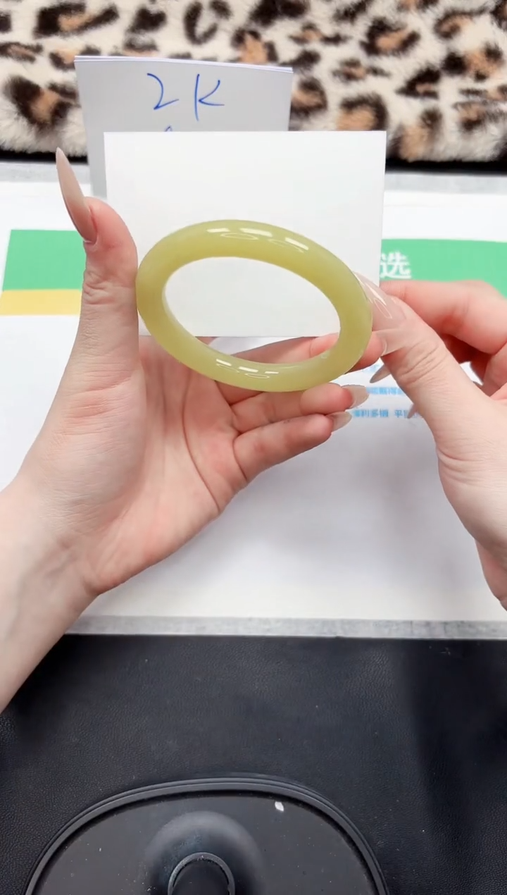 【闪购商品】石英质玉手镯未镶嵌63-60