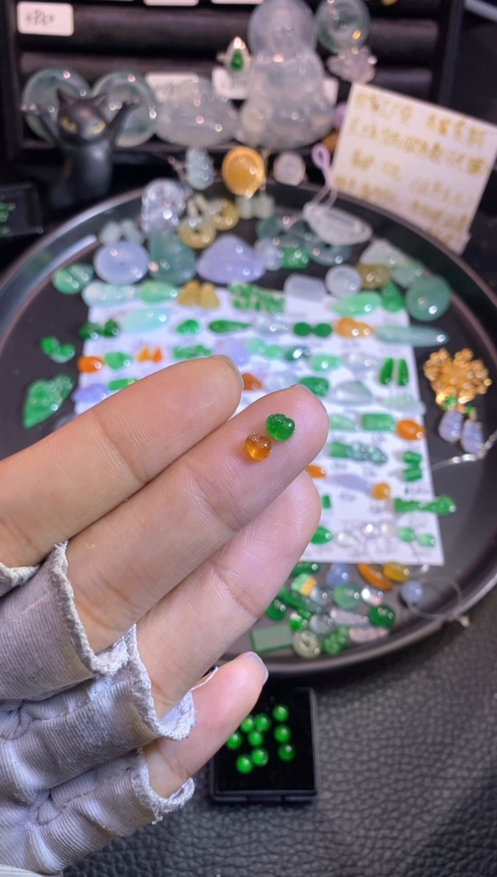 翡翠未镶嵌挂件金蟾