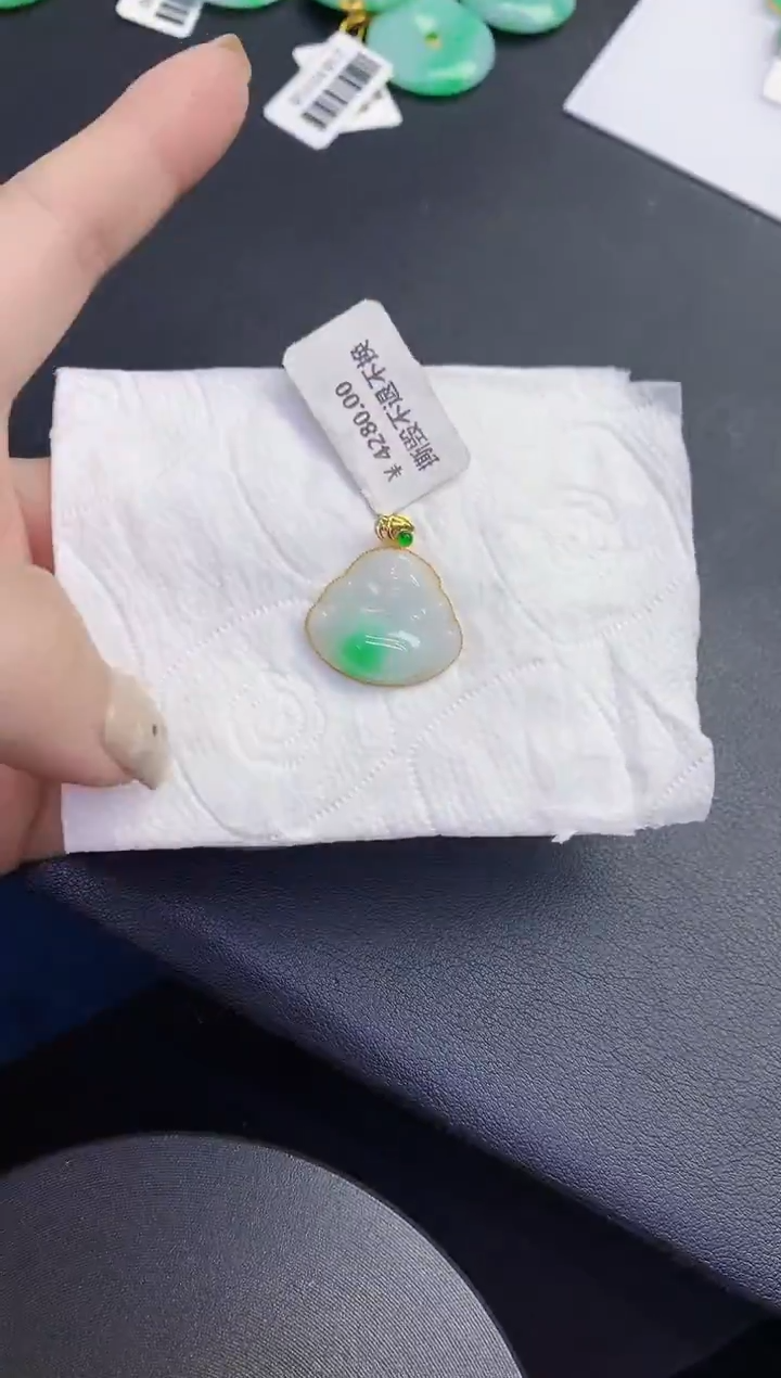 颈饰18K金镶嵌翡翠缅甸天然翡翠A货