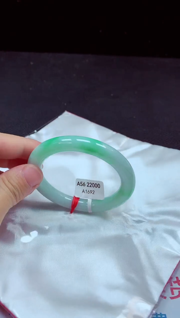 【闪购商品】翡翠手镯未镶嵌镯子56+