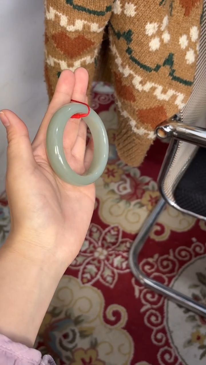 【闪购商品】和田玉手镯未镶嵌且末微色差近矿53