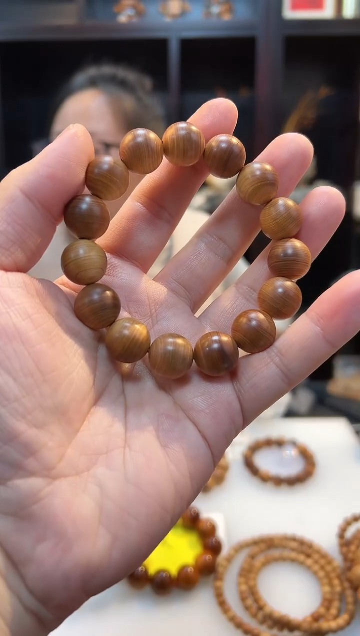 崖柏15黑油精品圆珠无礼盒