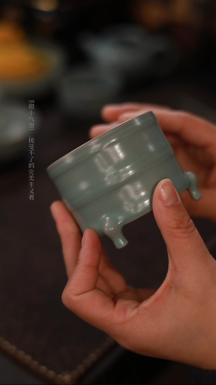 【闪购商品】杯0150一级品粉青仿古迷你弦纹尊