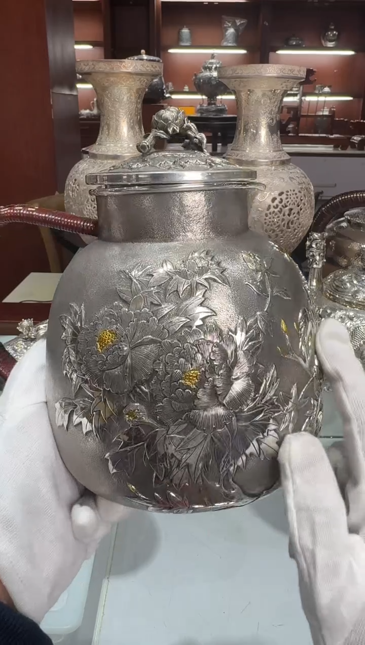 木*足银精工手工牡丹鏨刻四季壶