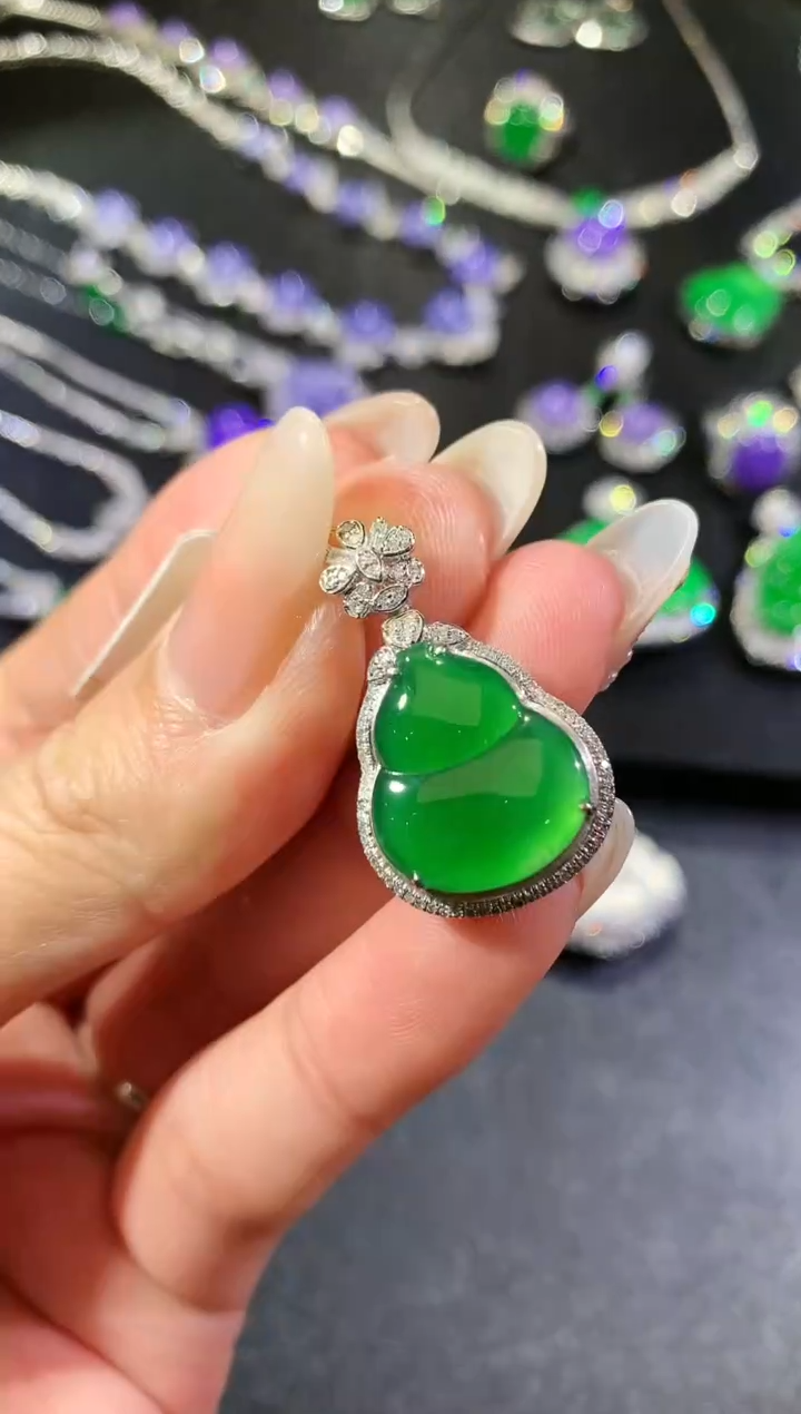 【闪购商品】翡翠吊坠(不含链)18K金镶嵌37-葫芦