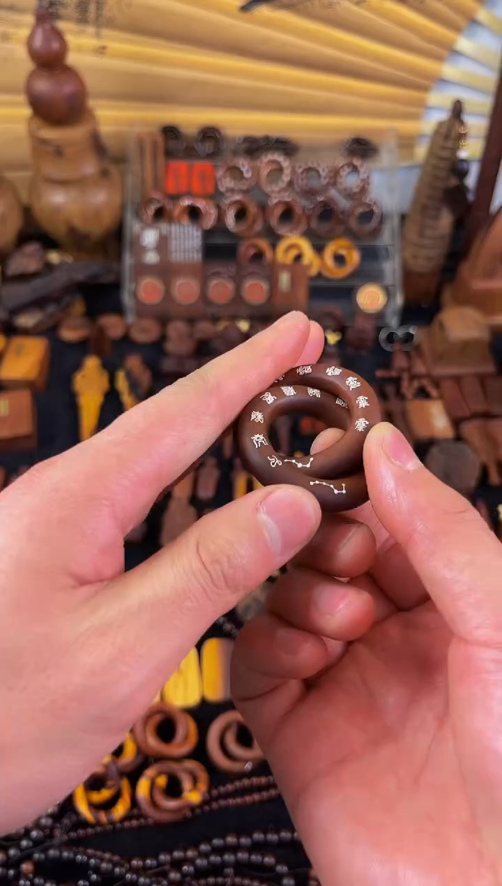 【闪购商品】木枣木镶嵌银十字小乾坤圈吊坠