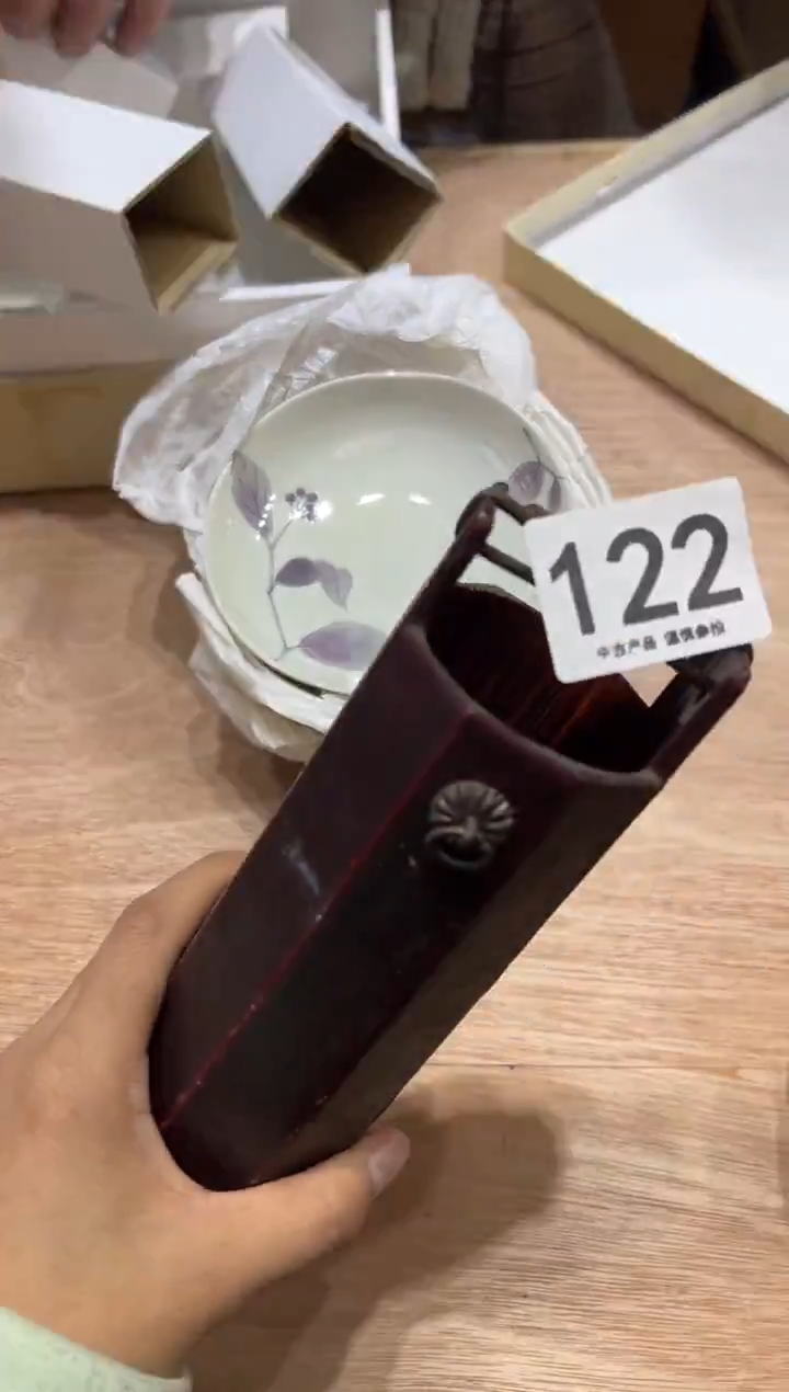 钢****？122茶摆件           