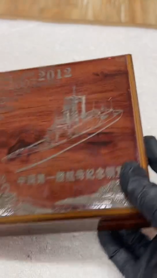 其他普通金属航 空 母 舰章