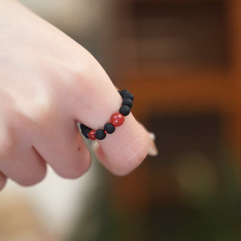 【木小鱼】降真香4.5mm南红戒指