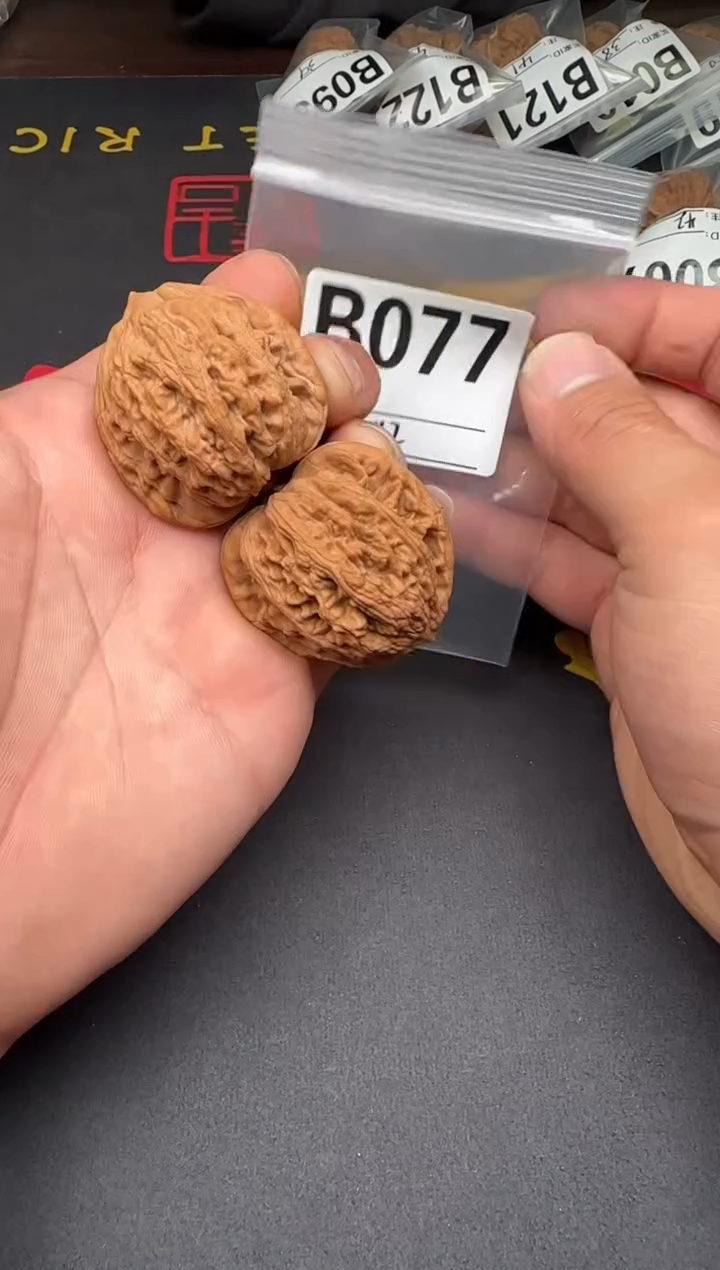 吊坠文玩核桃42麦虎B077