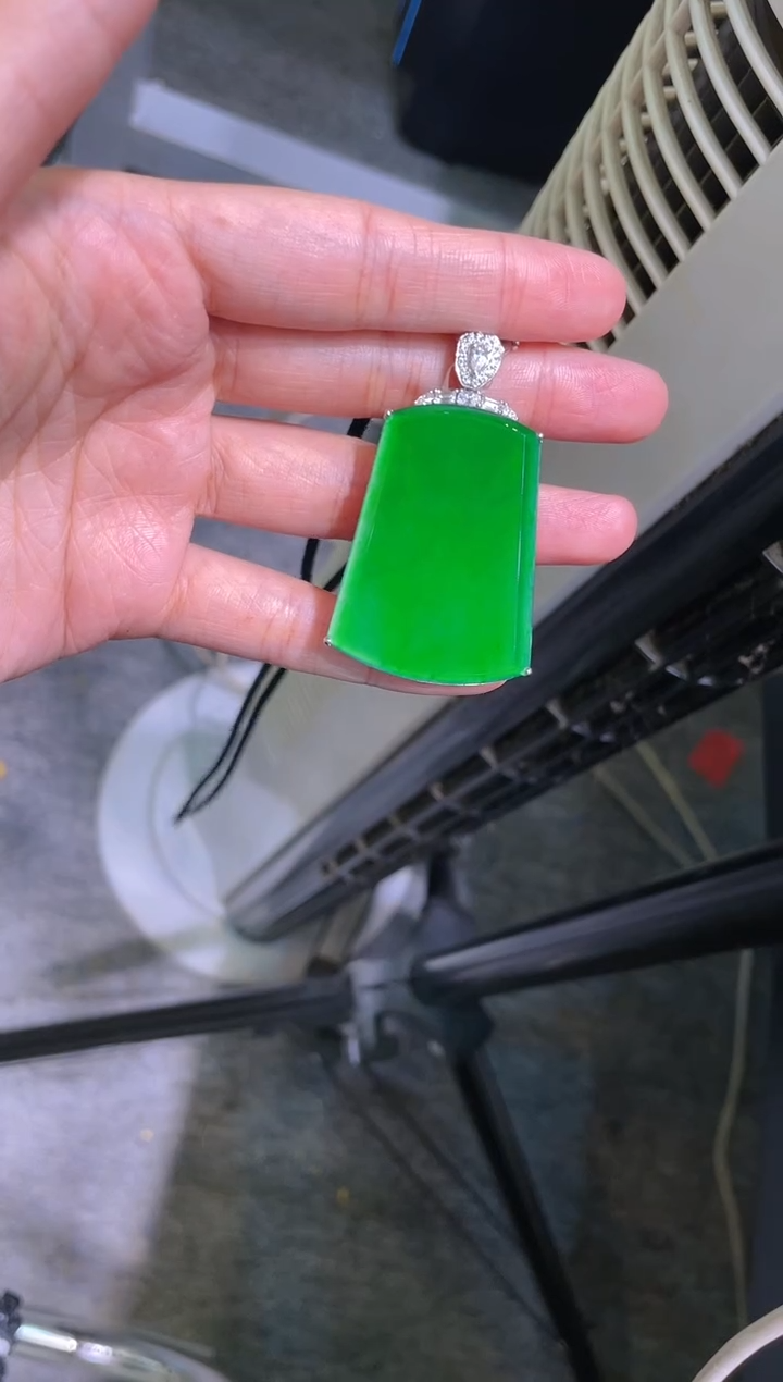 【闪购商品】翡翠吊坠(赠链)18K金镶嵌A40（尾款）