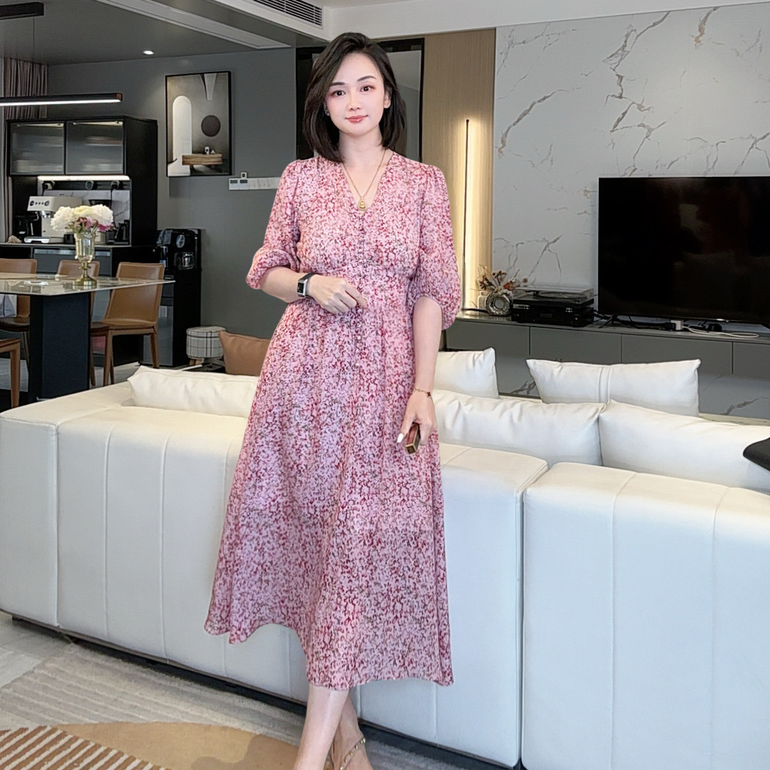 《潇潇心选》“粉花美裙”收腰显瘦桑蚕丝连衣裙 80013
