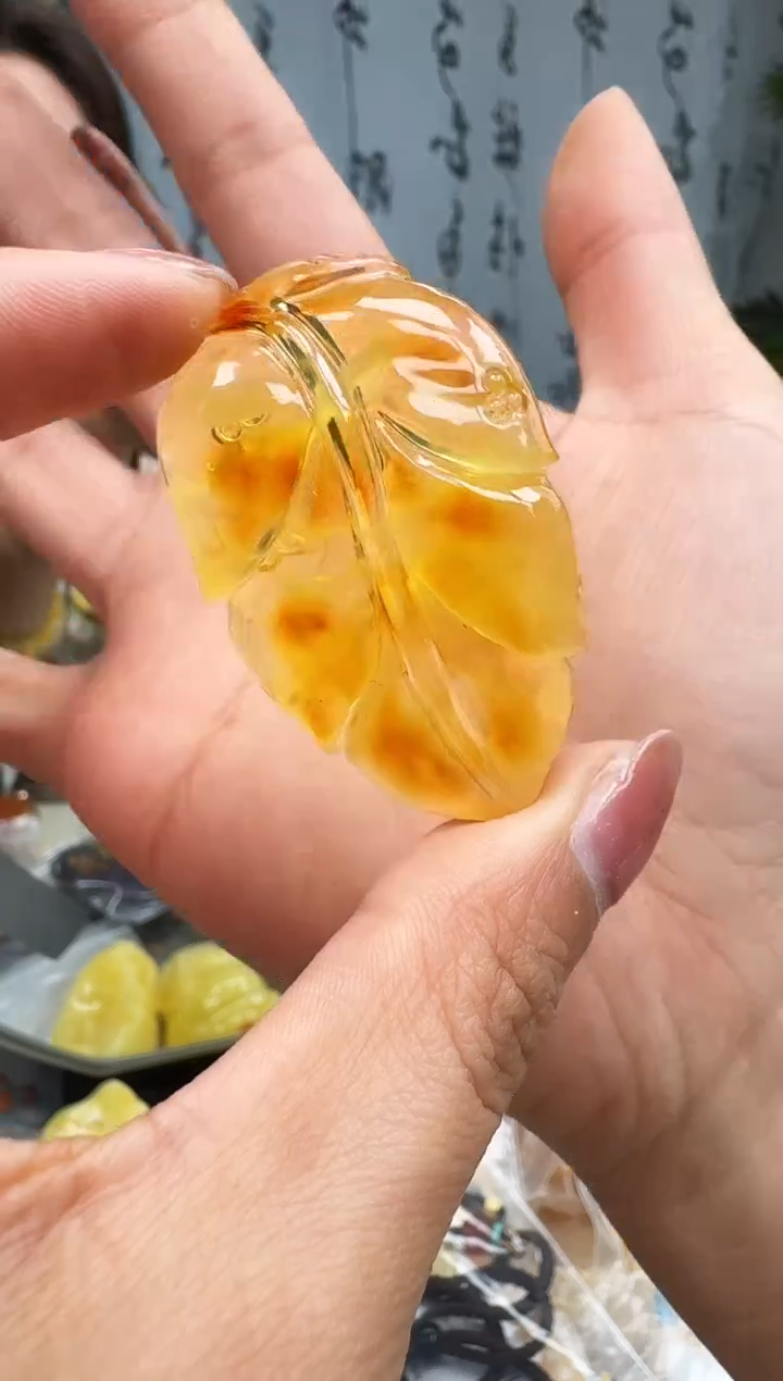 【闪购商品】琥珀裸石未镶嵌挂坠