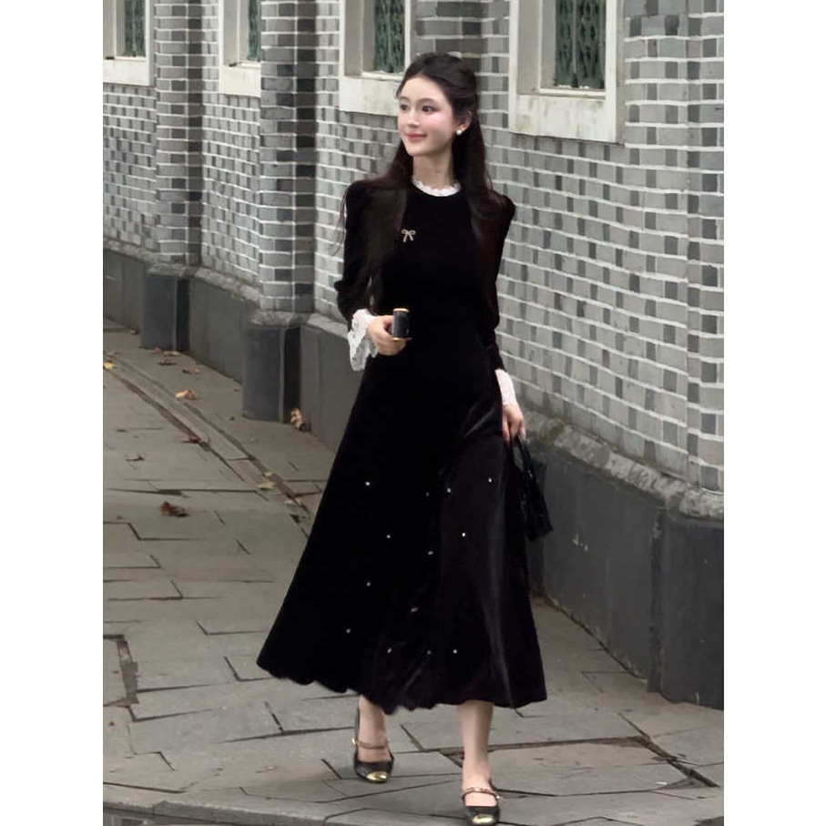 法式设计感拼接蕾丝长袖丝绒连衣裙女早春气质百搭减龄显瘦A字裙