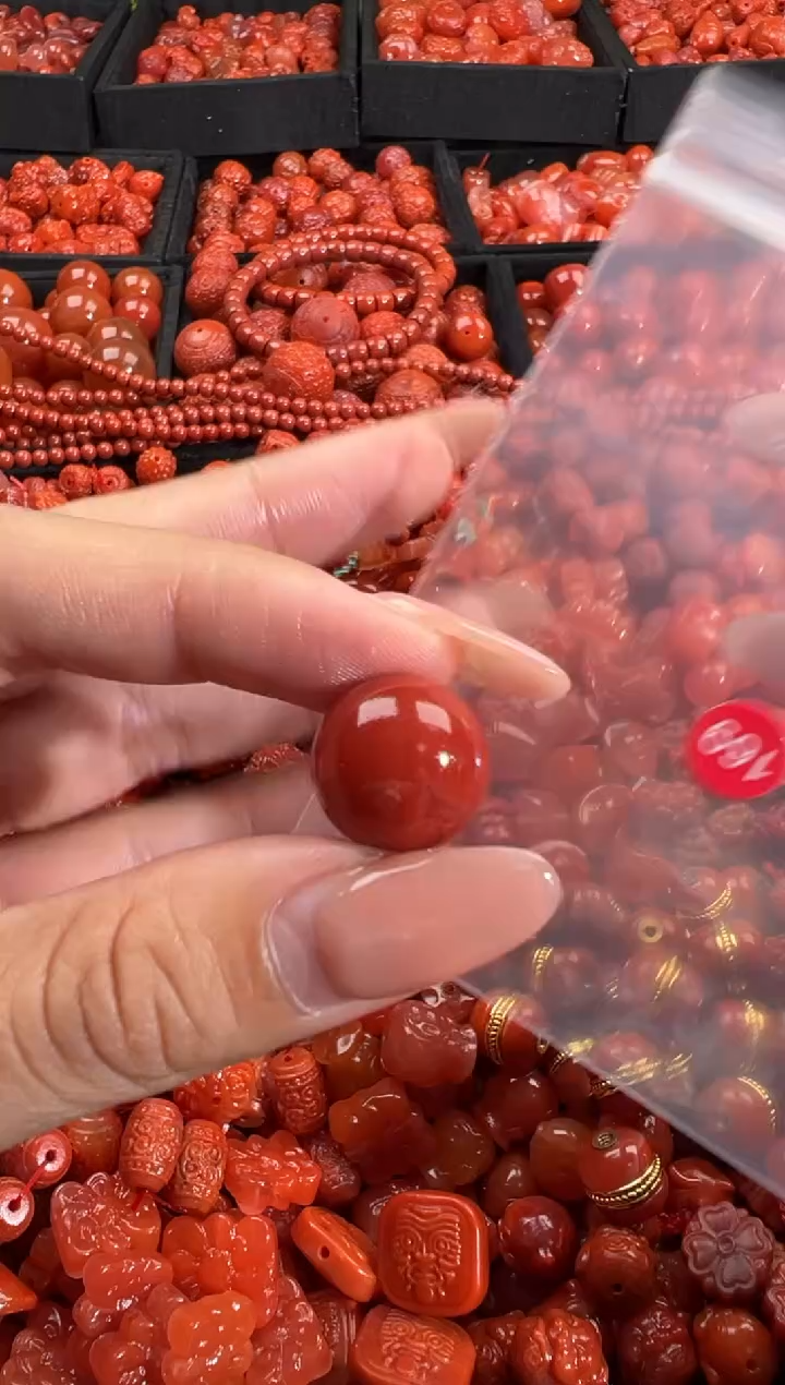 南红玛瑙未镶嵌颈饰1