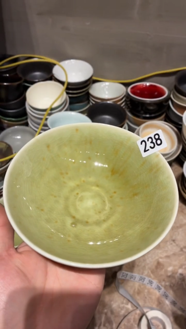 瓷片珍****?238微瑕枣花圆口碗1个