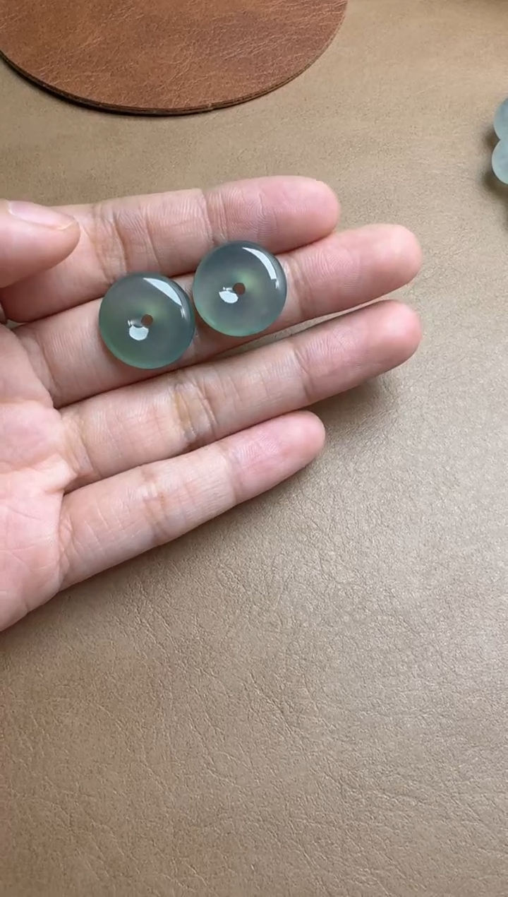 【闪购商品】翡翠颈饰未镶嵌扣子一对