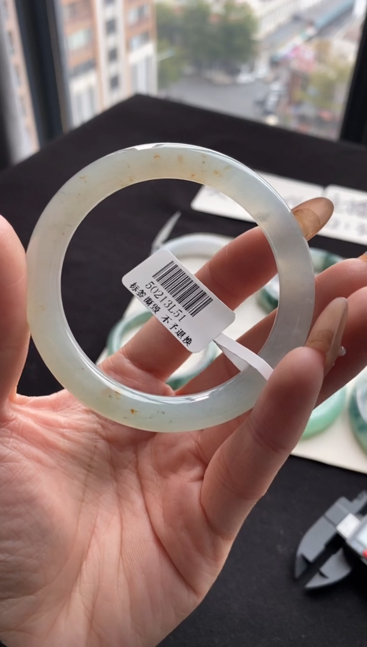 【闪购商品】翡翠手镯未镶嵌54圈圆条洒金~不退不换