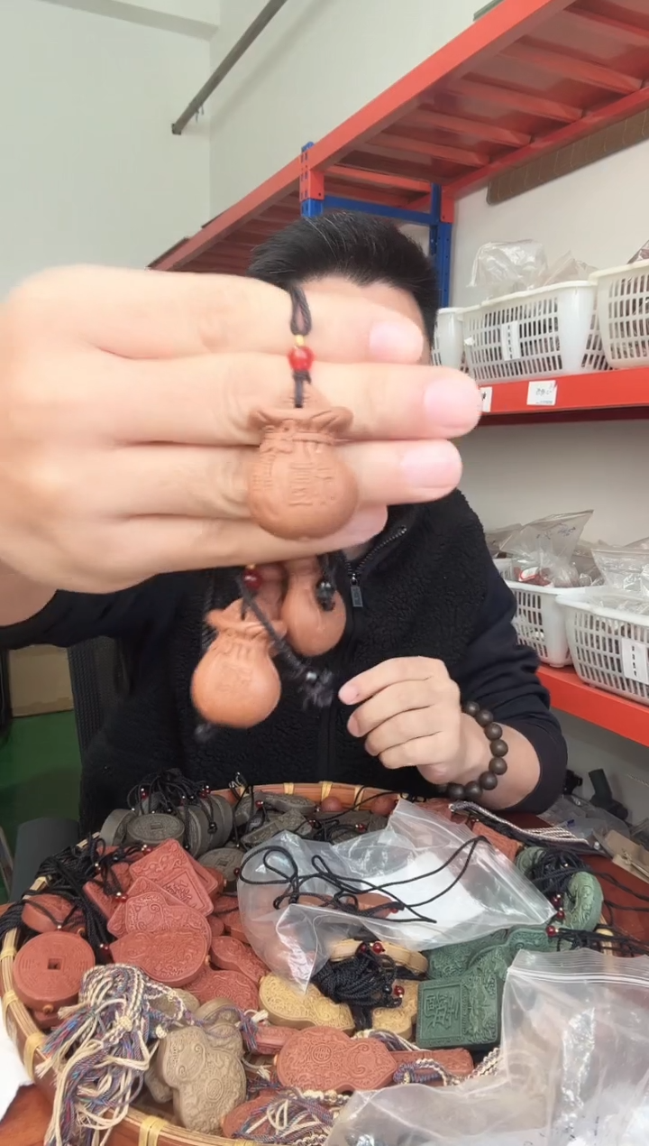 泥塑紫气东来香小福袋