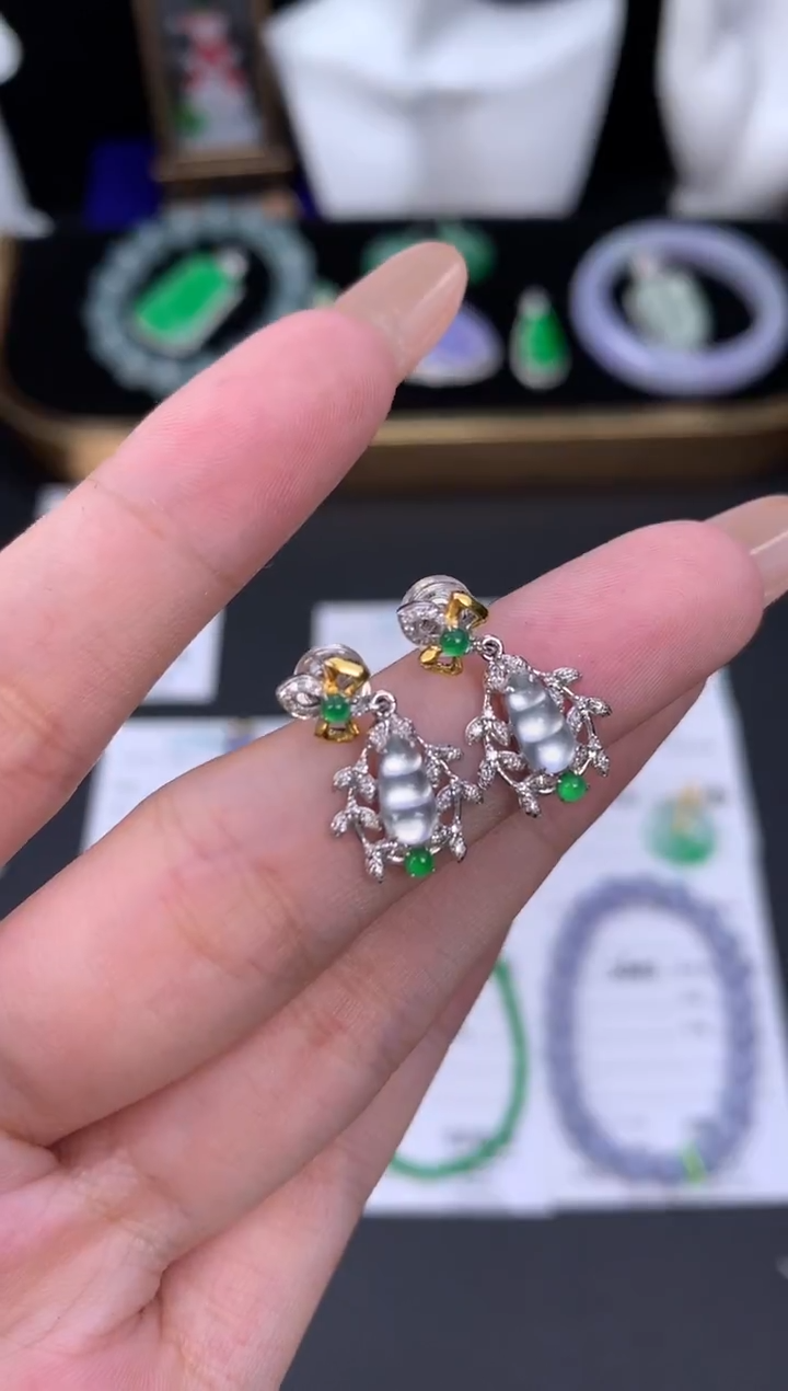 颈饰18K金镶嵌翡翠48小时鉴赏期 退货不扣服务费